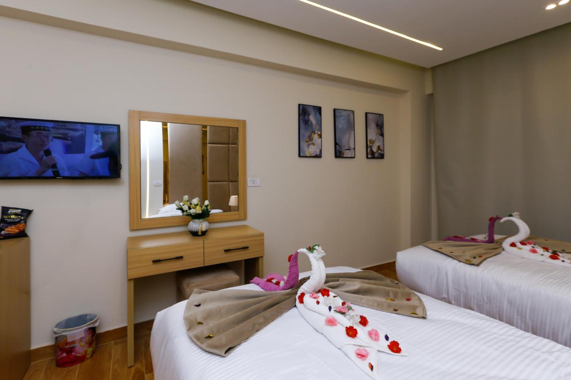 Rizk Pyramids View Hotel Kafrat al Jabal Bagian luar foto