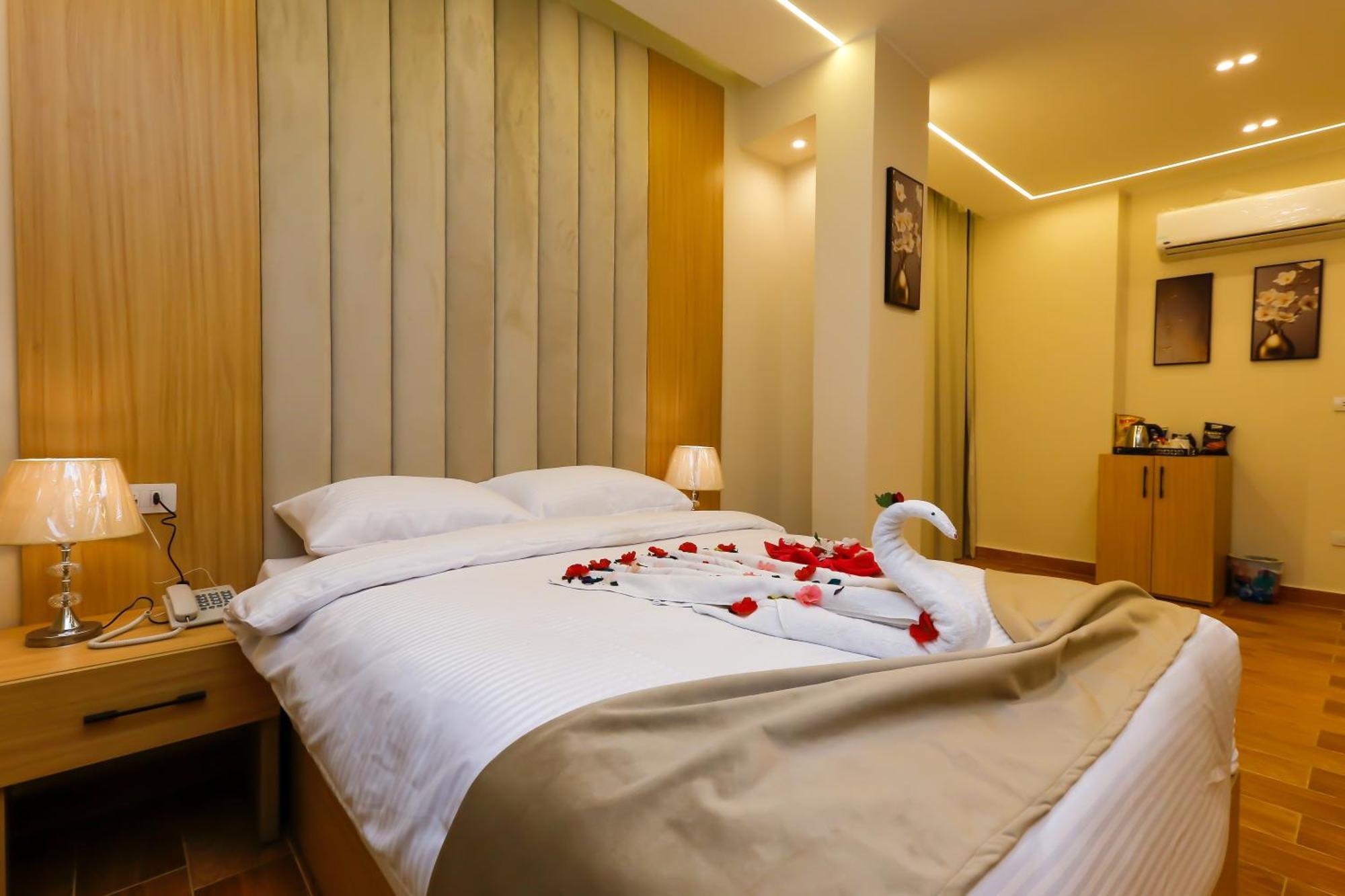 Rizk Pyramids View Hotel Kafrat al Jabal Bagian luar foto